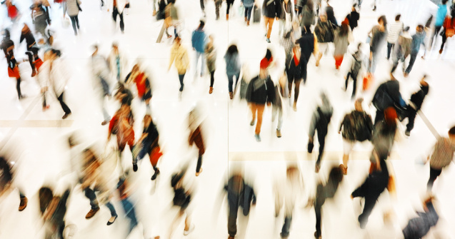 Coadă imensă la deschiderea unui nou mall în Brașov