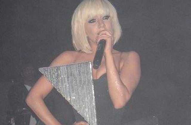 GaGa o adora pe Beyonce