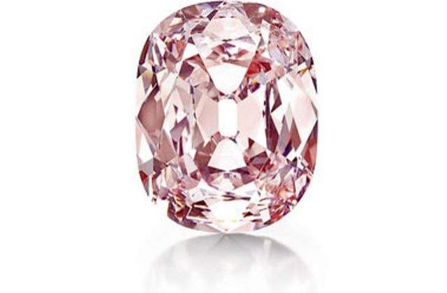 Un diamant roz, vandut la licitatie cu aproape 40 de mil. dolari