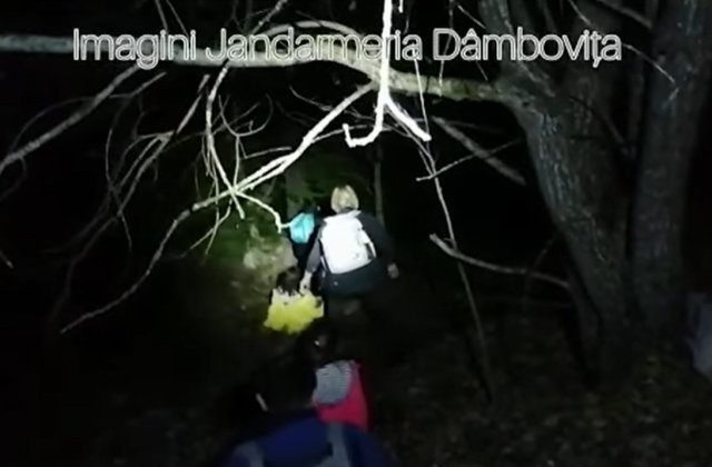 Jandarmii din Dâmboviţa au salvat o familie cu trei copii rătăcită pe munte