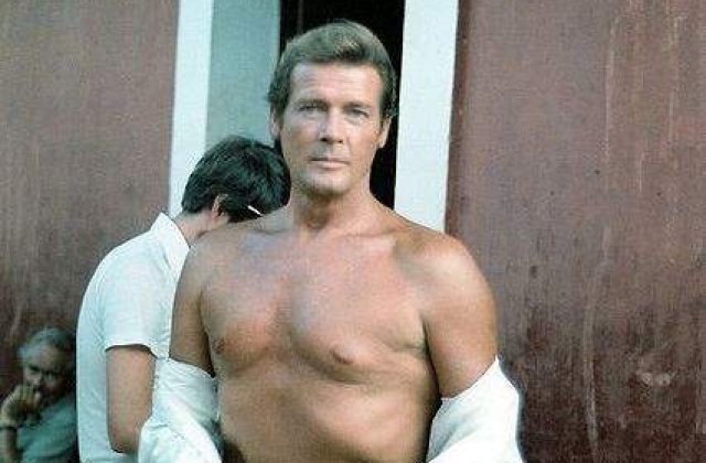 Roger Moore militeaza contra fabricarii pateului de pasare