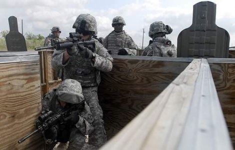 Psihiatrul care a deschis focul la baza Fort Hood a fost adus in atentia FBI in urma cu sase luni