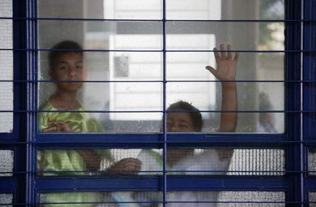 Scolile britanice ar trebui sa aiba profesori specializati in elevii romi