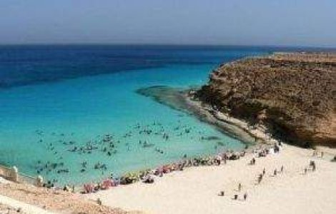 Paradisul scufundatorilor, la 2 ore de zbor