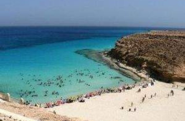 Paradisul scufundatorilor, la 2 ore de zbor