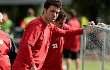 Bratu da vina pe medicii din Romania pentru absenta indelungata de pe gazon