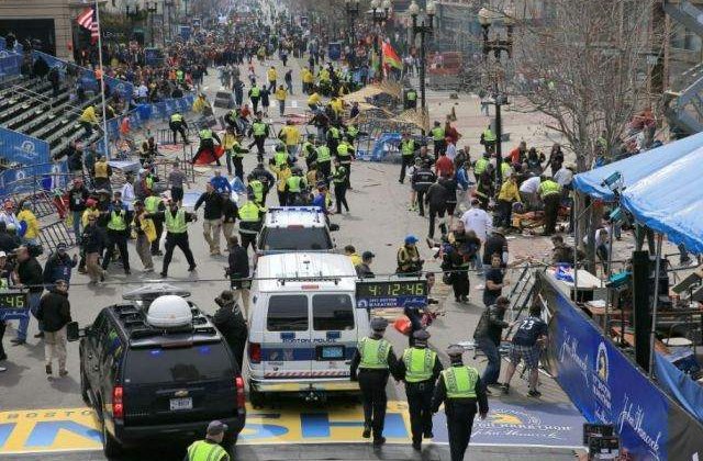 Anchetatorii incearca sa identifice doi suspecti in atacurile din Boston