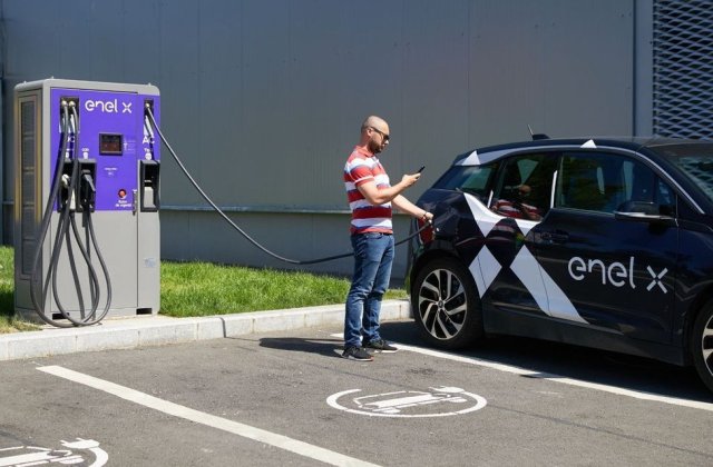 Enel X a instalat peste 60 de puncte de încărcare pentru mașini electrice în România: “Vrem să ajungem la 100 de puncte până la sfârșitul anului”