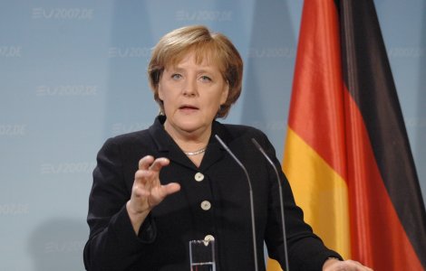 Merkel trage un semnal de alarmă: „Ne aşteaptă luni foarte, foarte grele”