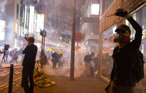 Proteste violente în câteva orașe din Italia din cauza noilor restricțiilor anti-COVID