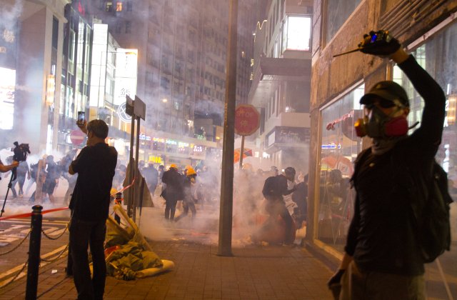 Proteste violente în câteva orașe din Italia din cauza noilor restricțiilor anti-COVID