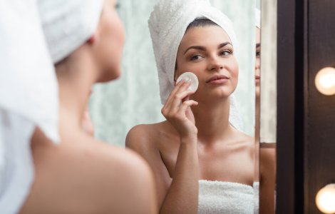  Top  Păstrează-ți frumusețea tenului: demachiere în 5 pași simpli