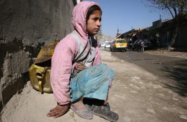 Salvati Copiii: 1200 de copii traiesc pe strazile Bucurestiului