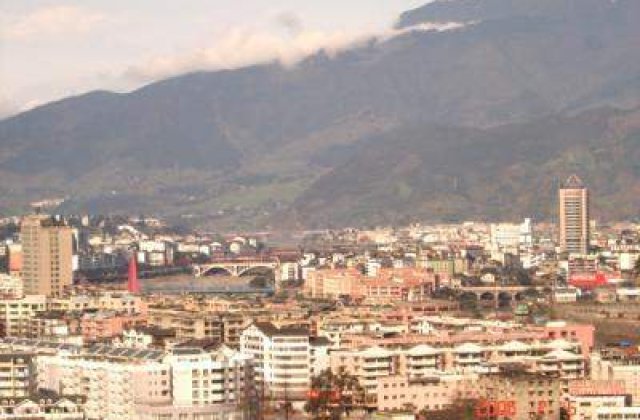 Cutremur de 6,6 grade in China: 100 de morti si mii de raniti