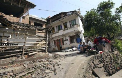 Bilantul seismului din China a ajuns la 179 de morti si 10.000 de rani