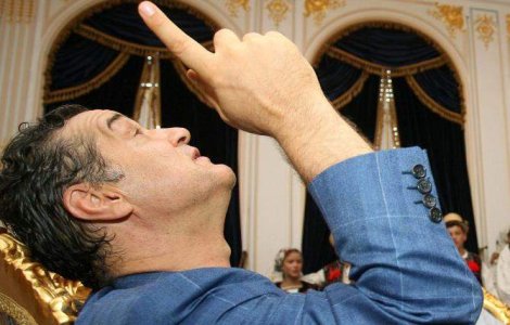 Becali crede ca ii sade bine in uniforma de europarlamentar. Mai candideaza o data!