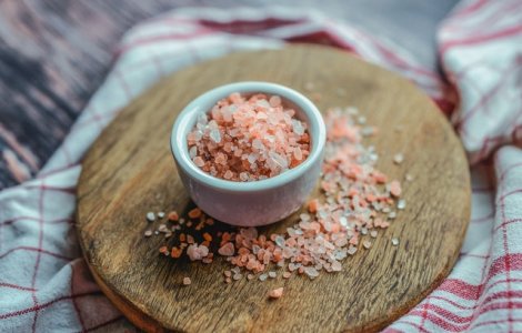  Top  4 efecte negative ale renunțării complete la sare