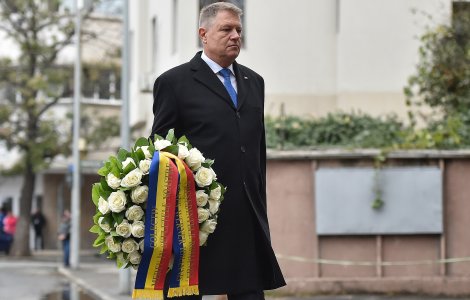 Preşedintele Klaus Iohannis a depus o coroană de flori în memoria victimelor de la Colectiv