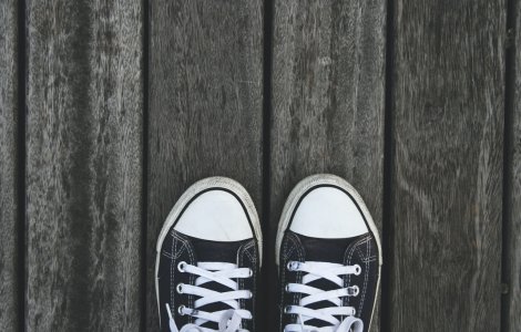 4 modele de pantofi sport pe care le poți purta la birou