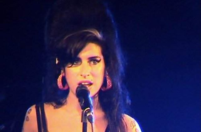 Amy Winehouse vrea sa-si puna silicon in fund