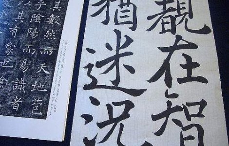 S-au inventat ochelarii care traduc din alte limbi!