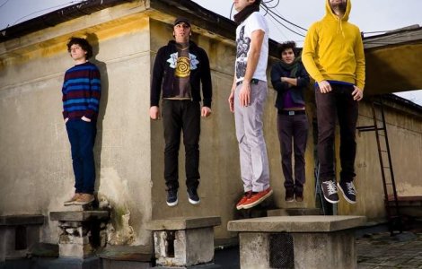 Myriad Creatures fac Front comun cu The Amsterdams