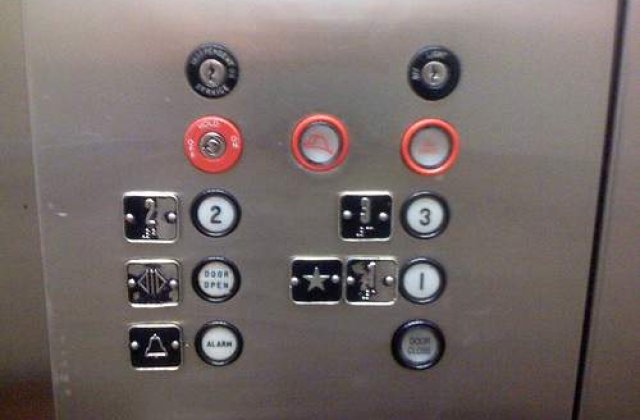 Lift prabusit la Electroaparataj. O persoana a murit