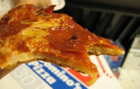 Pizza expirata, data ca pomana electorala de PSD Timis