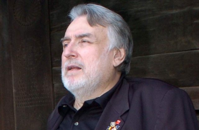 Culmea literaturii: Adrian Paunescu este cel mai apreciat scriitor roman