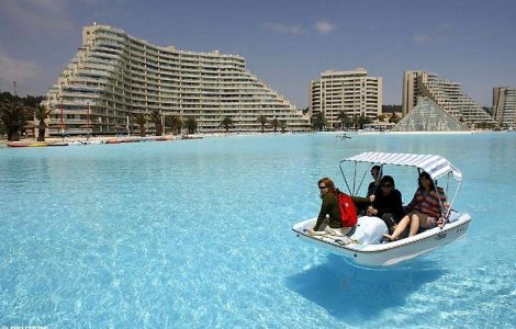 Laguna de Cristal, cea mai mare piscina din lume