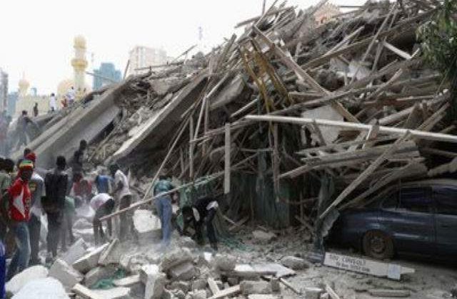 Cladire prabusita in Bangladesh: Cel putin 82 de morti