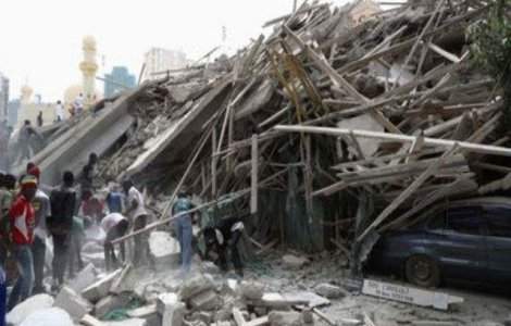 Cladire prabusita in Bangladesh: Cel putin 82 de morti