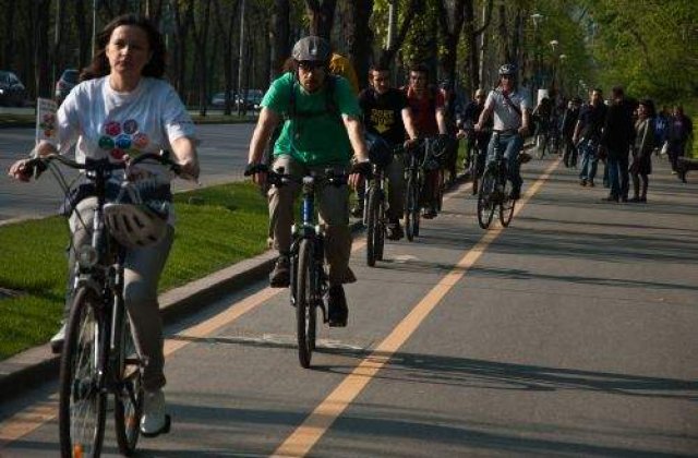 Motociclistii si biciclistii ocupa sambata Bucurestiul