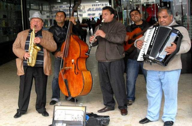 Un grup de romani de etnie roma au ocupat un parc privat in Londra