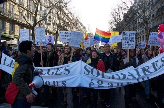 Franta a legalizat casatoriile intre homosexuali. Afla reactia Vaticanului!