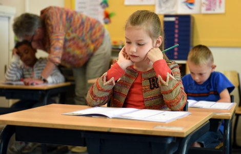 Tezele elevilor din acest an ar putea fi înlocuite cu o evaluare sumativă