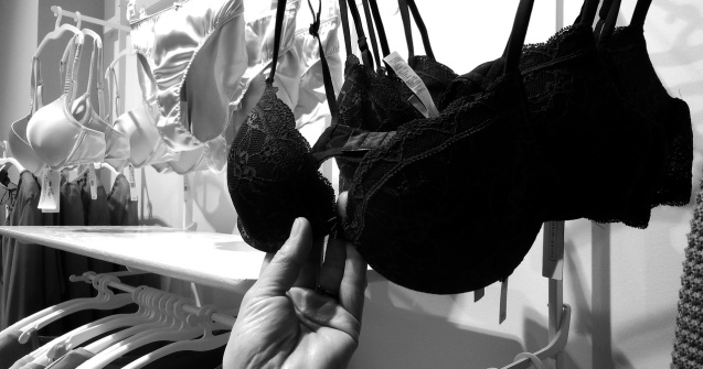  Top  A purta sau a nu purta sutien? 4 motive pentru care să renunți la acesta