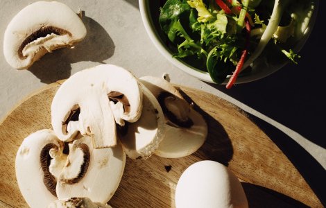 Vitamina D ar putea preveni infectarea cu COVID-19. Ce alimente conțin vitamina D