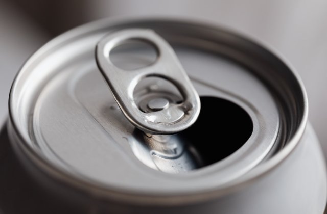 Conservele și dozele de suc - focare de bacterii: 4 motive întemeiate pentru care să le cureți