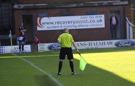 UEFA sprijina experimentul cu brigazile formate din cinci arbitri