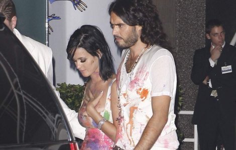 Katy Perry face sex in loc sa apara la TV