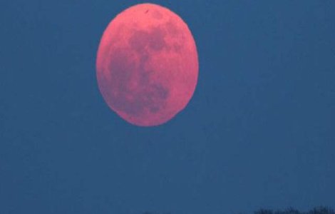 Spectacol inedit pe cer: Joi noapte are loc fenomenul de "Luna roz"