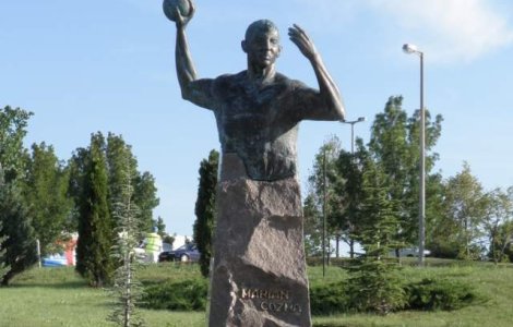 Presedintele Ungariei a depus flori la statuia lui Marian Cozma