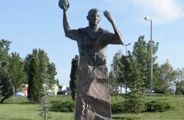 Presedintele Ungariei a depus flori la statuia lui Marian Cozma din Veszprem