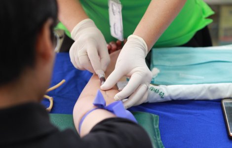 Campanie lansată de medici pentru donarea plasmei pentru cei infectați cu COVID