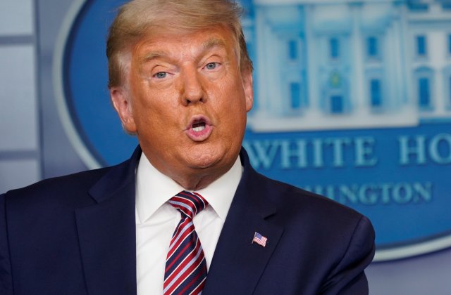 Marile televiziuni americane au întrerupt difuzarea discursului lui Donald Trump motivând că acesta dezinformează