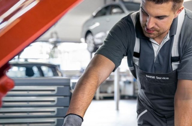 C&acirc;nd trebuie să faci revizia unui autovehicul BMW