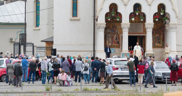 Pelerinaj la moaștele Sf. Nectarie. Credincioșii rugați să respecte măsurile