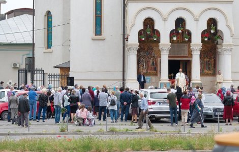 Pelerinaj la moaștele Sfântului Nectarie. Autoritățile îndeamnă credincioșii să respecte măsurile de siguranță
