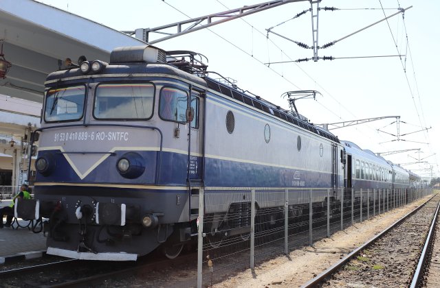 CFR suspendă temporar mersul a 11 trenuri destinate navetei elevilor